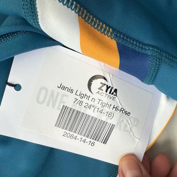 Zyia Janis Light n Tight Hi-Rise 7/8 Leggings - Picture 6 of 6